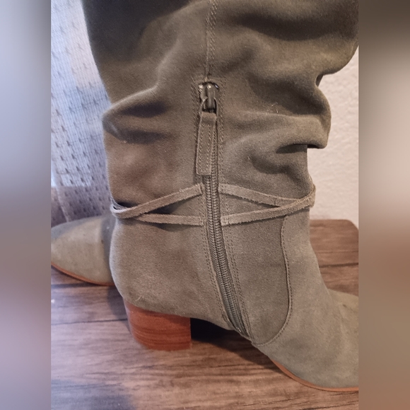 Violet & Red Boots - Picture 5 of 8